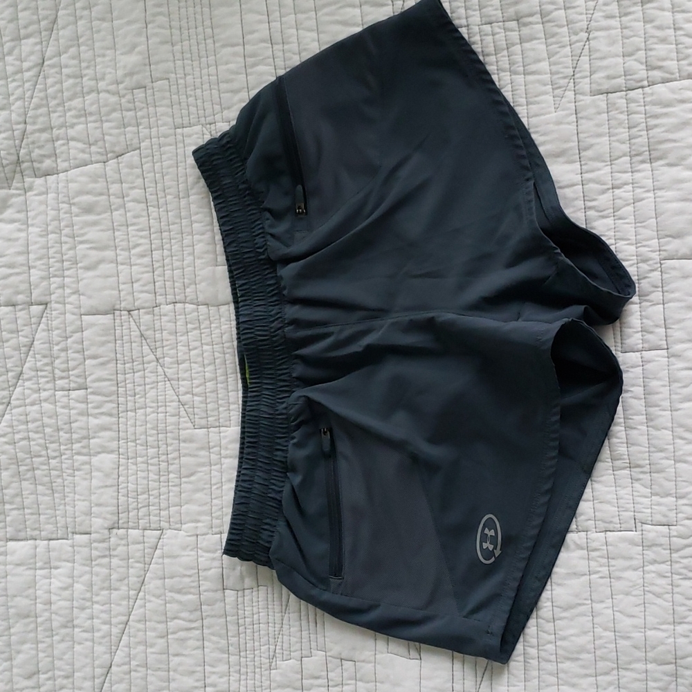 Under Armour shorts - S
